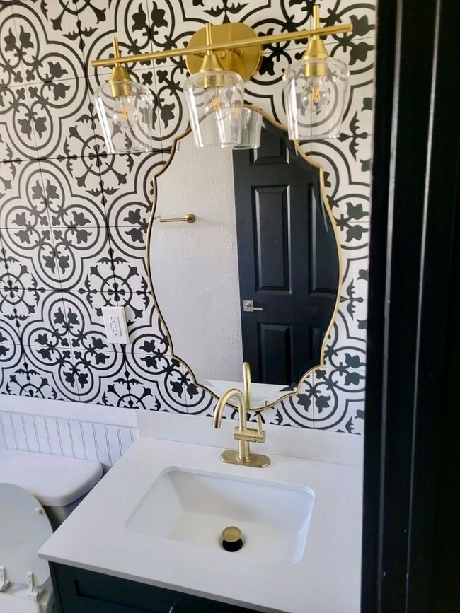 Building Photo - Beautiful 3 Bedroom Home Ready for immediate Move in!