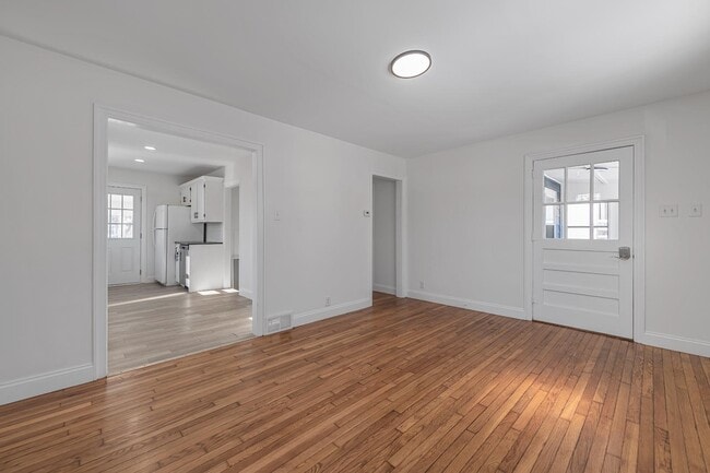 Building Photo - 4924 Greenwood St