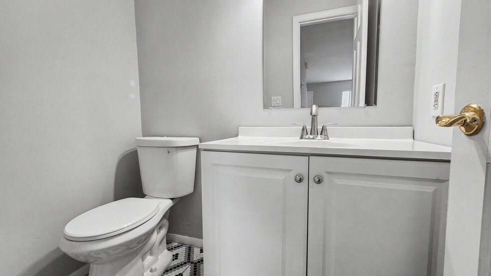 Building Photo - 1 Horizon Dr