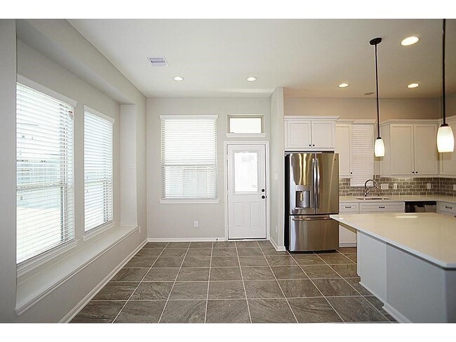 Building Photo - 2411 Village Water Ct