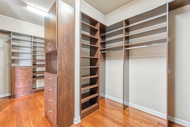 Building Photo - 5014 Fairford Dr