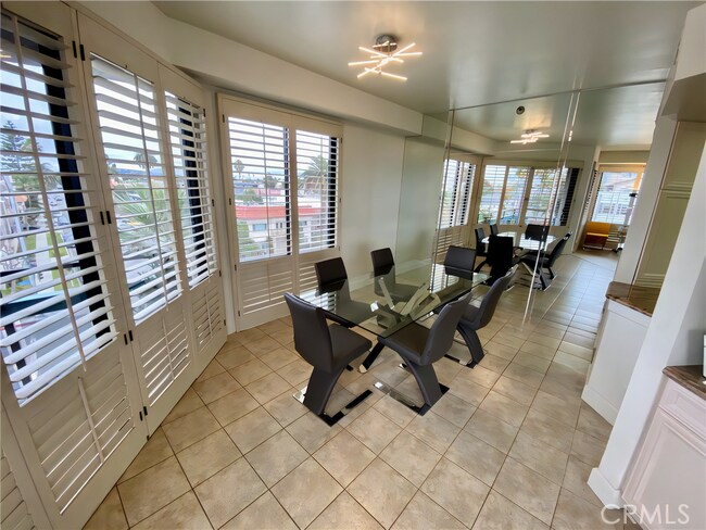 Dining Area - 1310 E Ocean Blvd