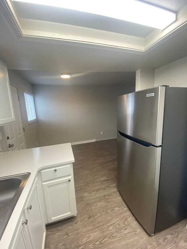 Building Photo - 3 Bed, 2 Bath,  Single Story, CUL-D-SAC Ho...