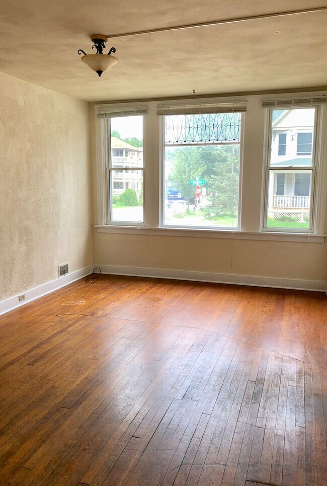 Building Photo - 1259 Spaight St
