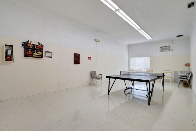 Building Photo - 3120 Cynthia Ln