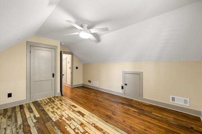 Building Photo - 479 W Park St