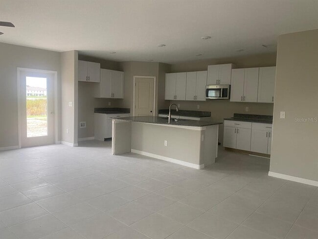 Building Photo - 580 Royal Empress Dr