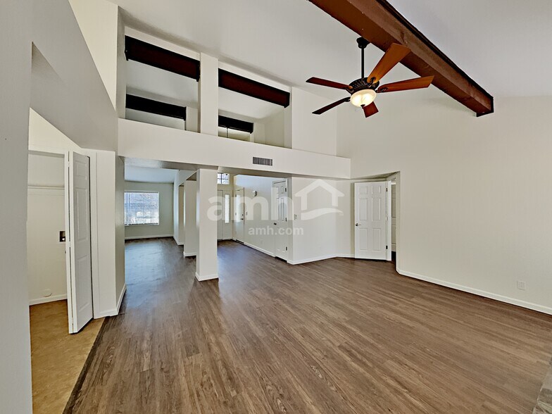 Building Photo - 11106 E Becker Ln