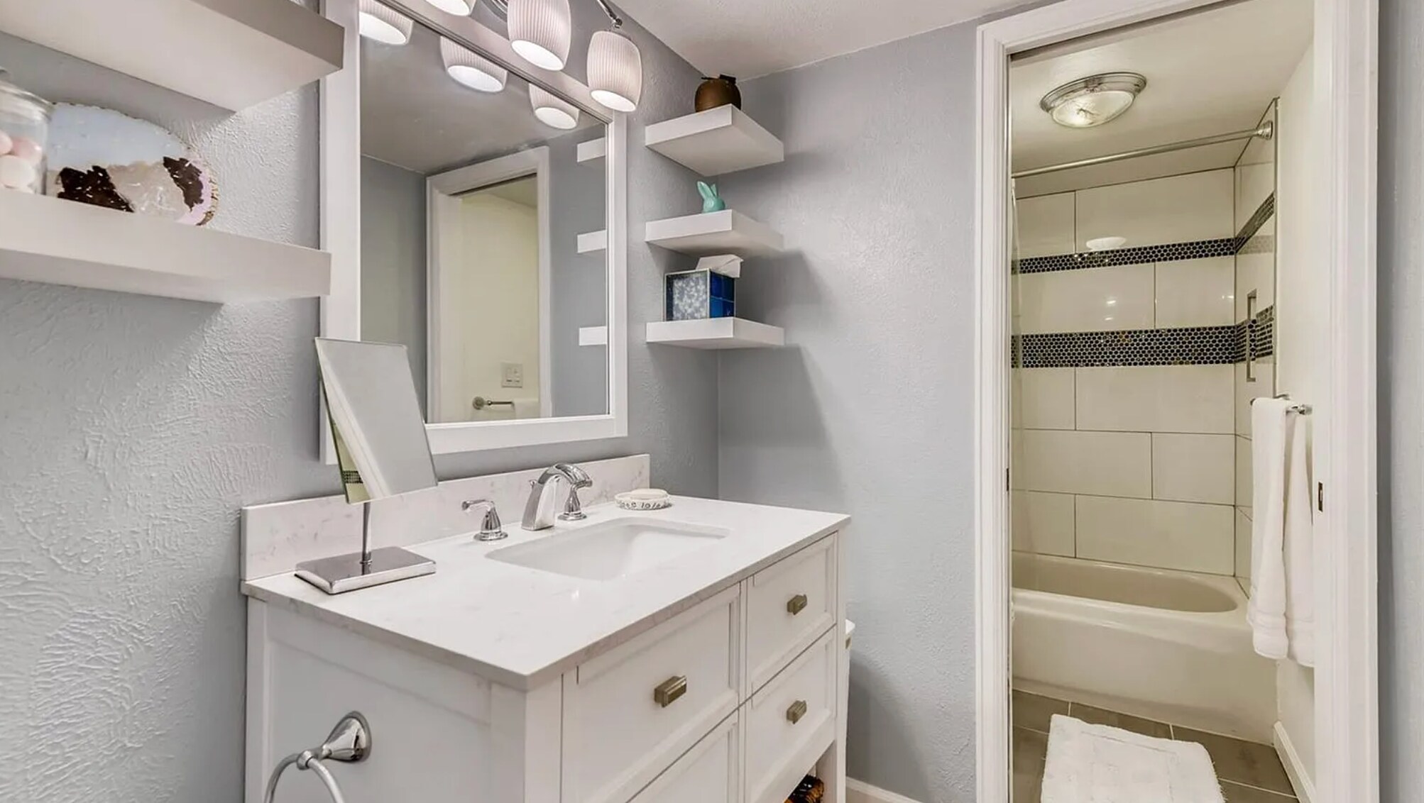 Building Photo - 4695 S Akron St