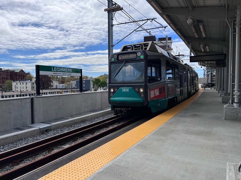 Building Photo - 2 Earhart St