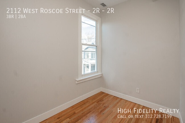 Building Photo - 2112 W Roscoe St