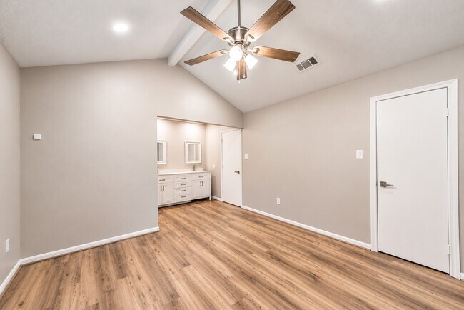 Building Photo - 24615 Shellbrook Dr