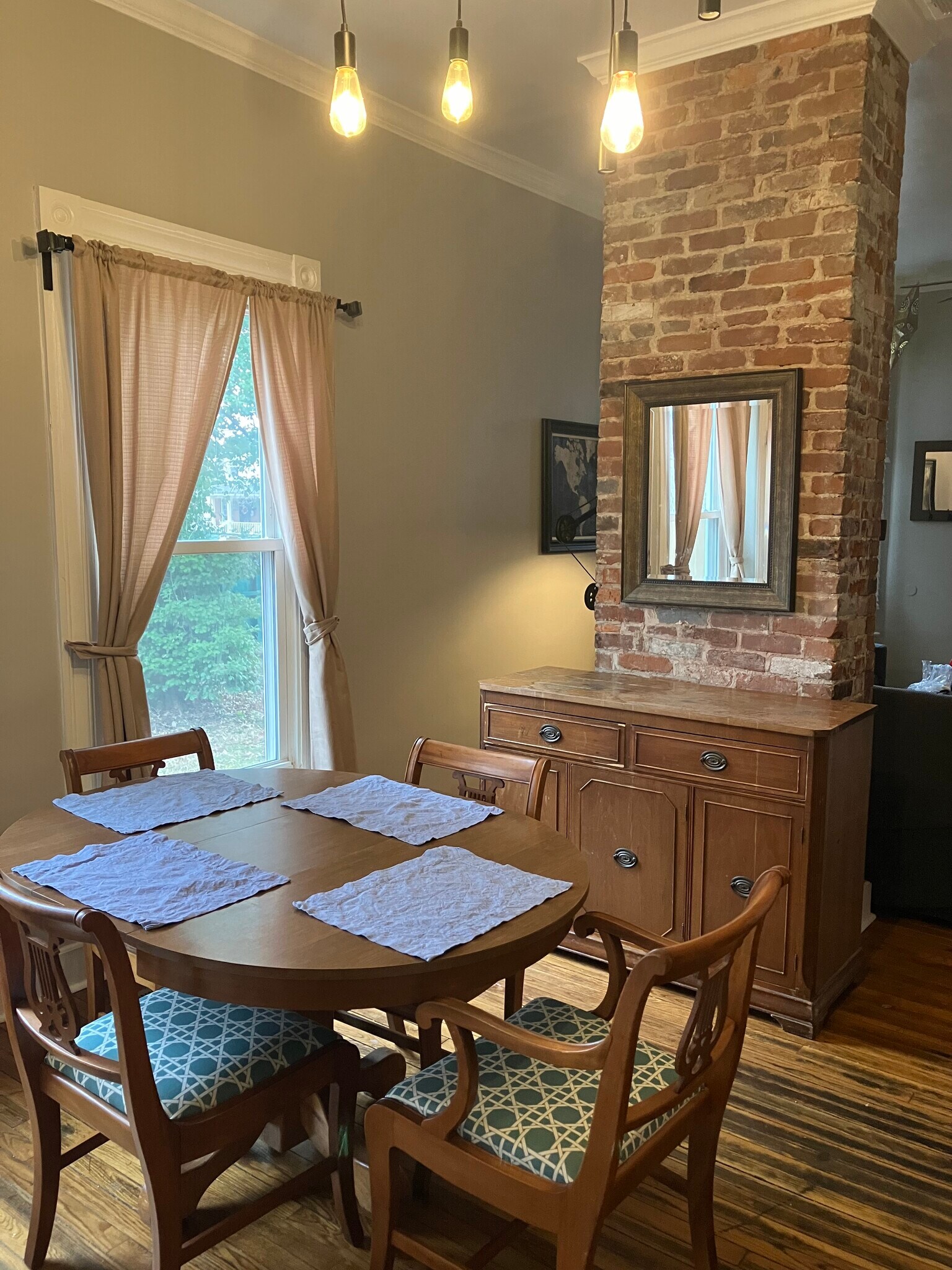 Building Photo - 1035 Lynnhurst Ave