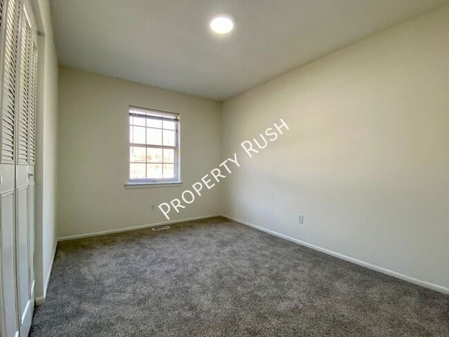 Building Photo - 922 Delores Dr