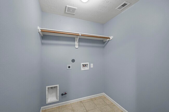 Building Photo - 15710 Bannowsky Lane