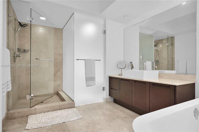 Building Photo - 250 Sunny Isles Blvd