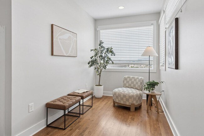 Building Photo - 410A 33rd Ave N-