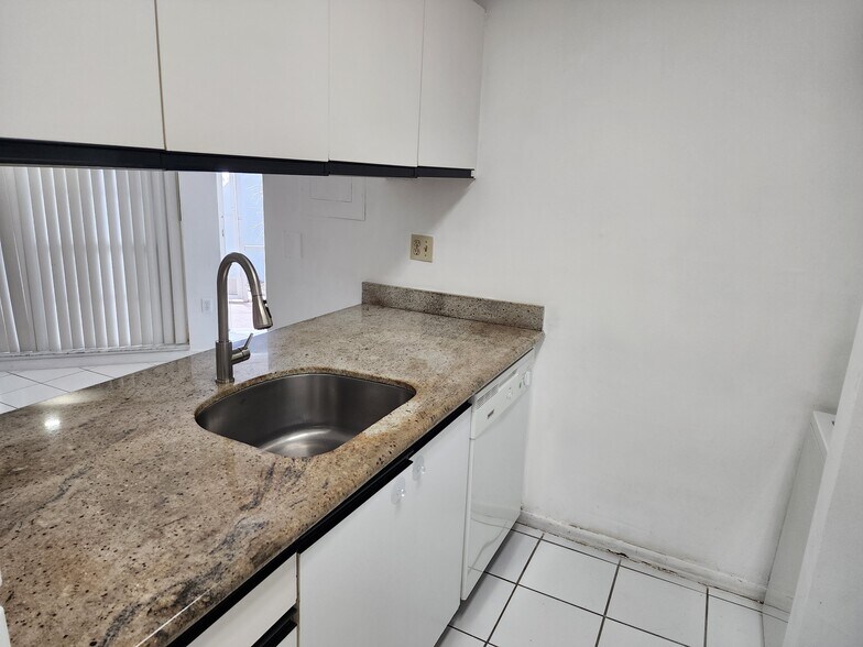 Building Photo - 15615 SW 74th Circle Dr