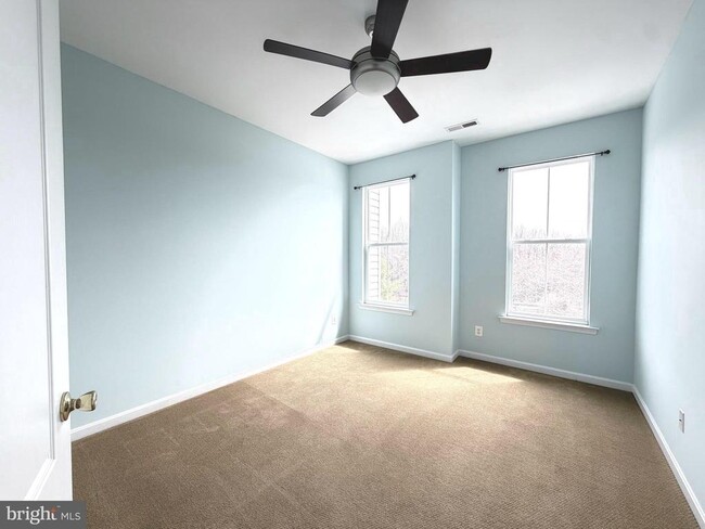 Building Photo - 1693 Mohegan Dr