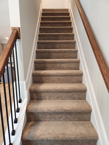 Stairs - 3918 Gloucester Dr