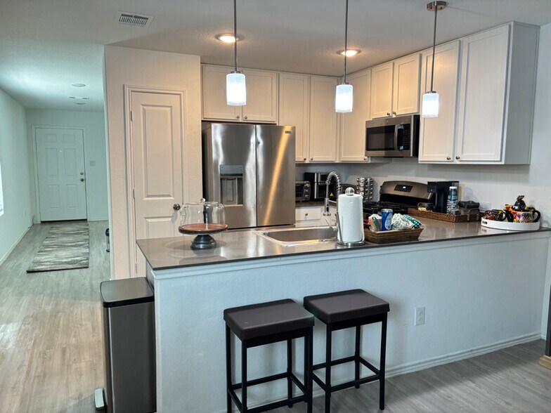 Building Photo - 9840 Butte Crk