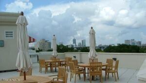 Building Photo - 1661 Riverside Ave