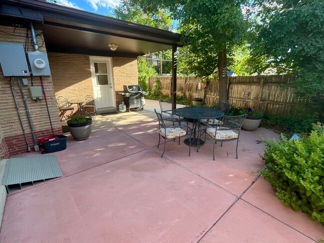 Building Photo - 3375 Fenton St