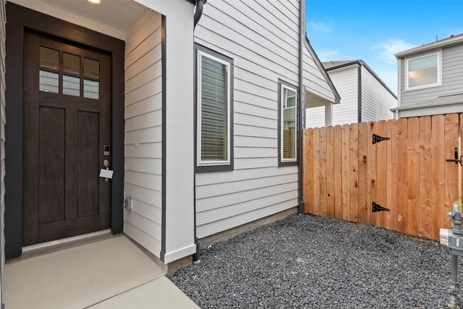 Building Photo - 10013 Rustic Charm St
