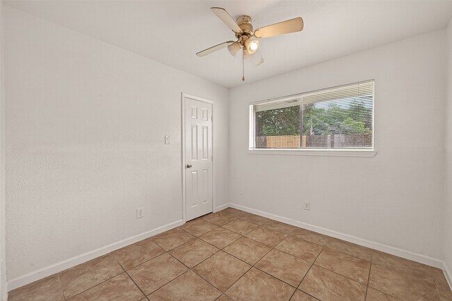 Building Photo - 6311 Tall Willow Dr
