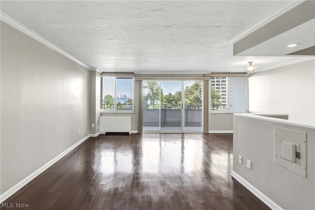 Building Photo - 12900 Lake Ave