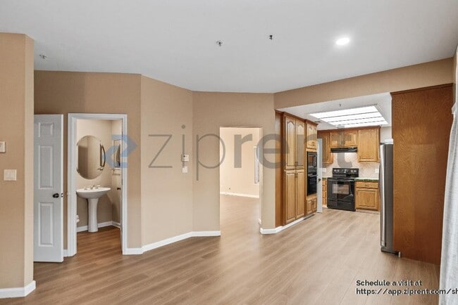 Building Photo - 3082 Rodeo Ln