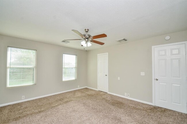 Building Photo - 718 Pine Lodge Dr
