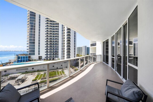 Building Photo - 16001 Collins Ave
