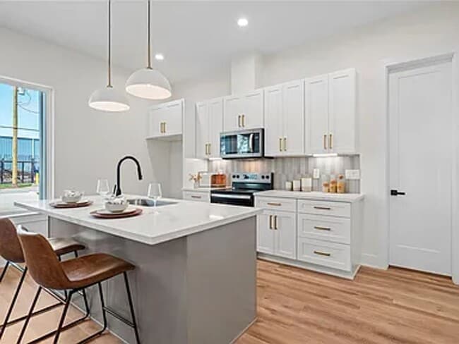 Building Photo - 6532 Weston St