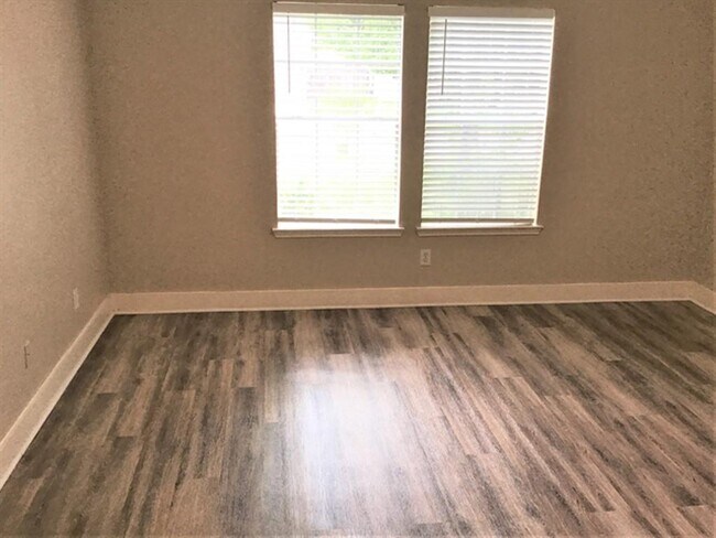 Building Photo - 5122 Summit Lodge Dr