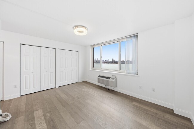 Building Photo - 20 2nd St