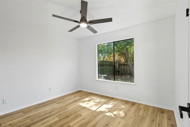 Building Photo - 18511 Headland Dr