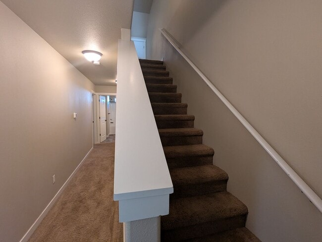 Building Photo - Gorgeous 3x2 townhouse, single-car garage, and two gas fireplaces