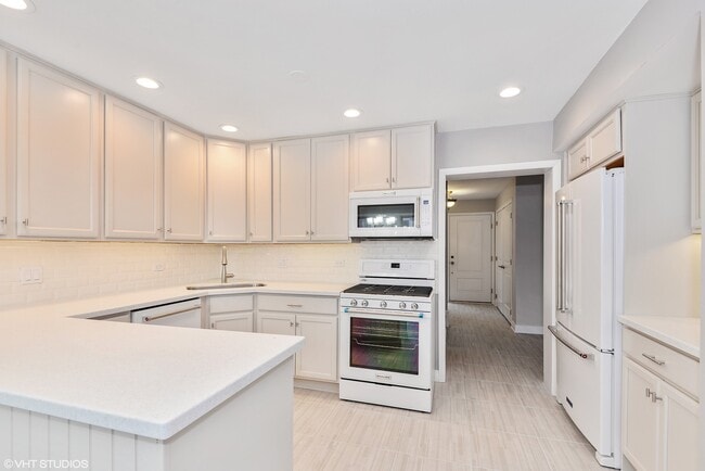 Building Photo - 475 Laurel Ave