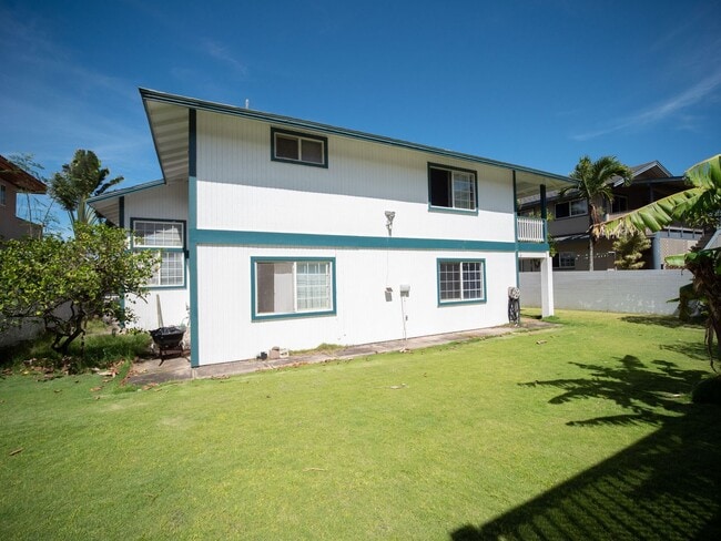 Building Photo - Luxury Maui Living in a Spacious Wailuku S...