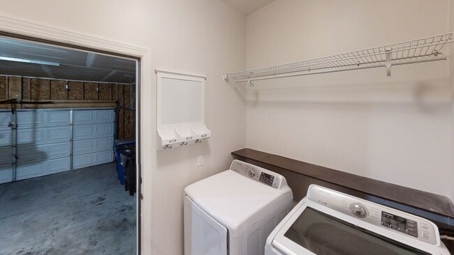 Building Photo - 10156 E Avondale Cir