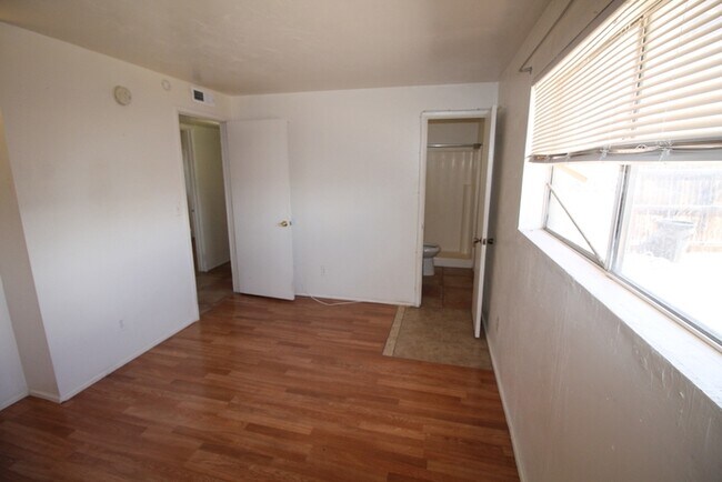 Building Photo - 2665 N Leah Pl