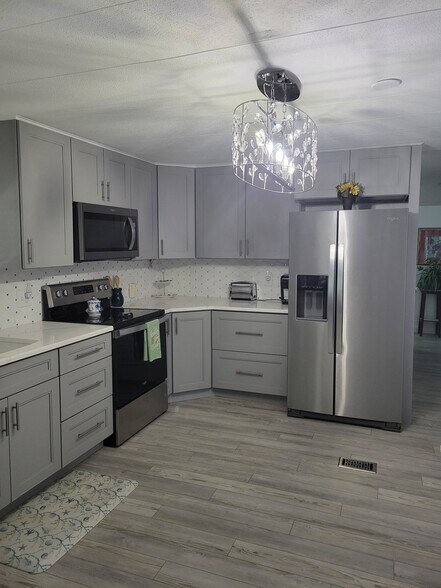 Building Photo - 6450 Floral Ct