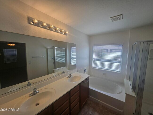 Building Photo - 40438 W Helen Ct