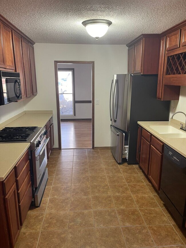 Building Photo - LAKE SHORES