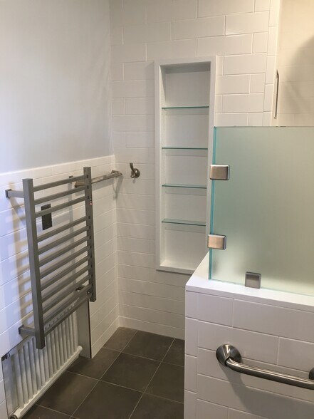 Bathroom B - 87 Irving St