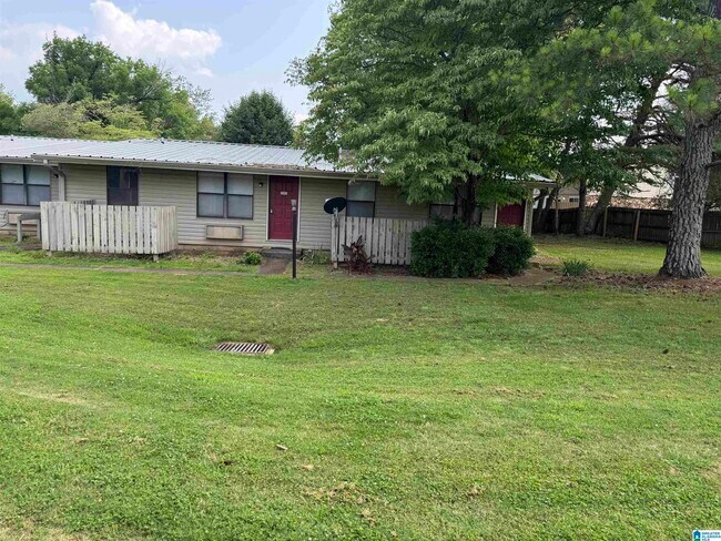 Building Photo - 1700 Greenbrier Dear Rd
