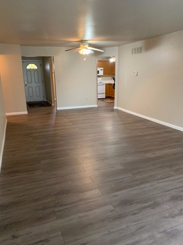 Building Photo - 26485 Franklin Pointe Dr