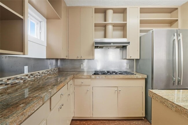 Building Photo - 2007 Montclaire St