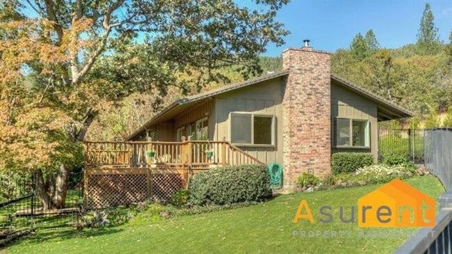 Building Photo - Amazing Property on 1.25 Acres Available in October! 3 Bed/2 Bath Plus Office Space and Shop